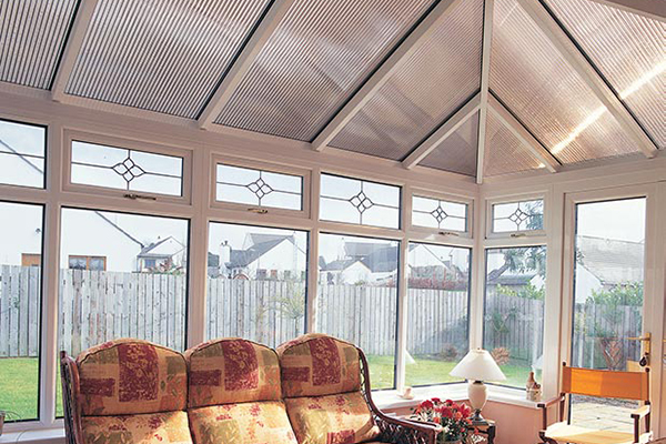 Eső elleni védelem polikarbonátból